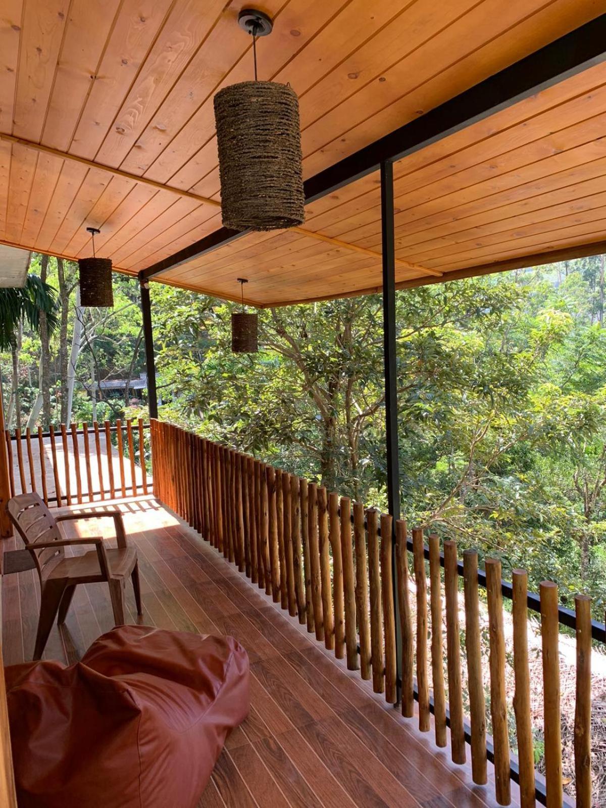 Ella Wood Cabin Rum bild